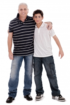 dad with arm around teenaged son connecting instead of only disciplining